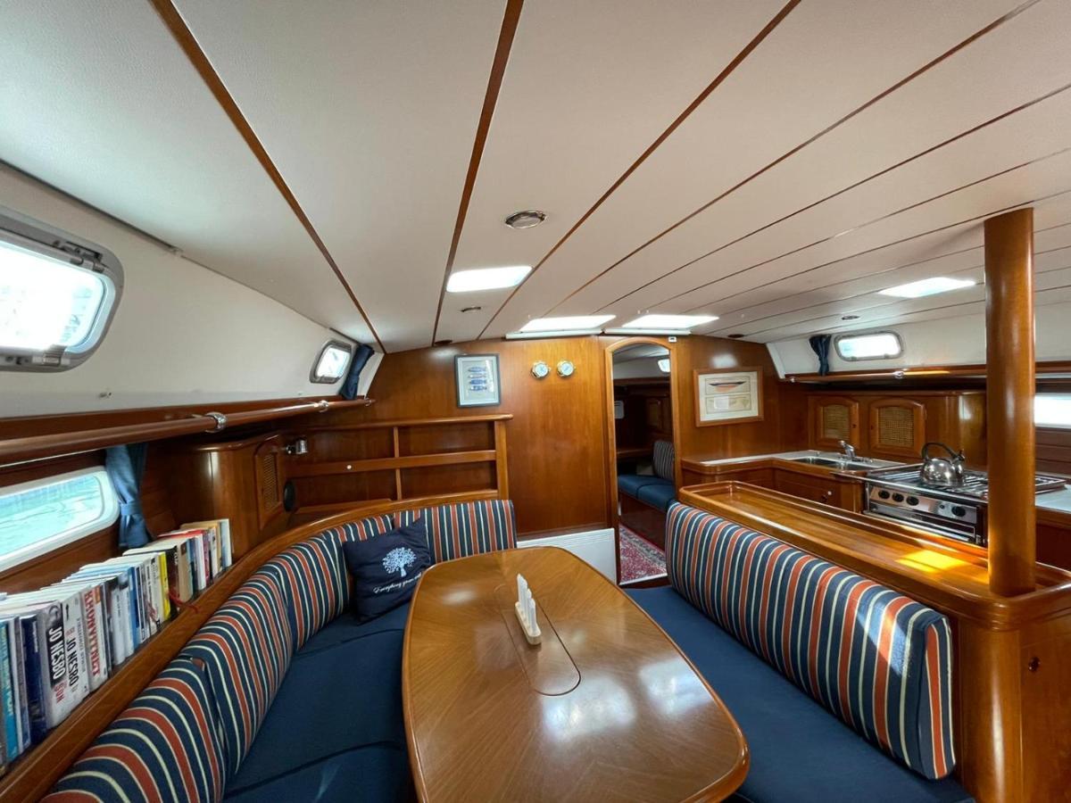 Отель Beautiful And Comfortable Sailboat With Secure Parking Available Барселона Экстерьер фото