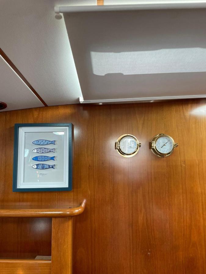 Отель Beautiful And Comfortable Sailboat With Secure Parking Available Барселона Экстерьер фото