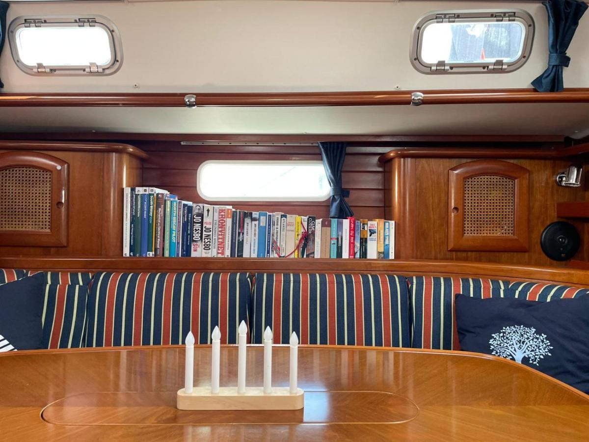 Отель Beautiful And Comfortable Sailboat With Secure Parking Available Барселона Экстерьер фото